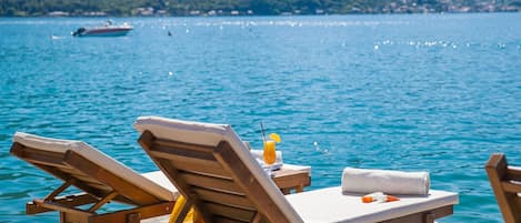 Private beach, sun-loungers, beach umbrellas, beach towels