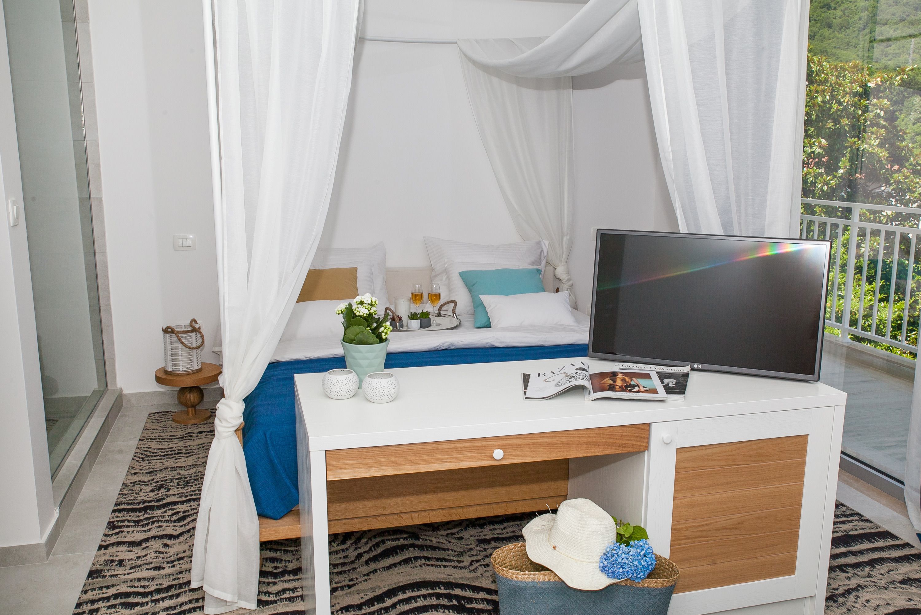 double room, balcony, partial sea view | 1 bedroom, premium bedding, minibar, in-room safe
