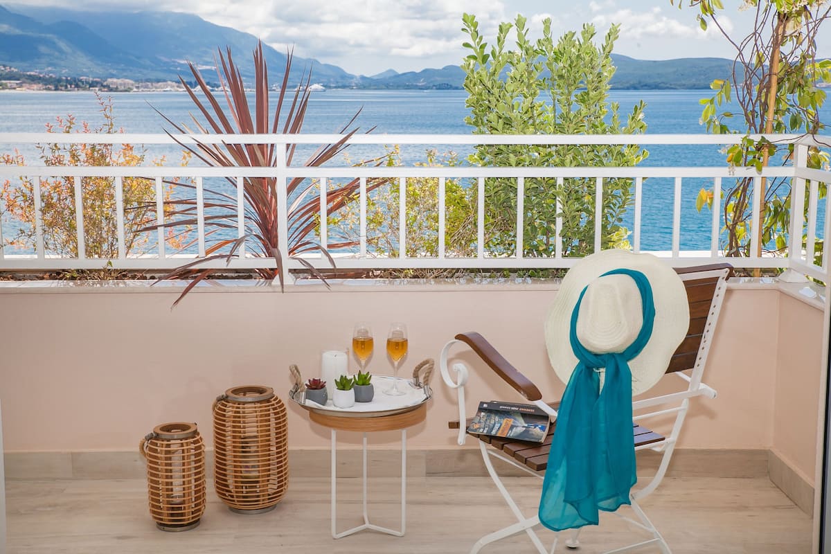 King Double Room, Balcony, Sea View | 1 sovrum, sängtillbehör av högsta kvalitet och minibar