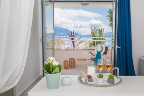 King Double Room, Balcony, Sea View | Premium bedding, minibar, in-room safe, individually decorated - Boutique Hotel Casa Del Mare - Blanche (Bijela)