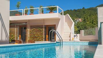 Piscine extérieure (ouverte en saison)