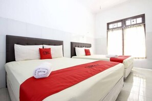 Desk, iron/ironing board, free WiFi