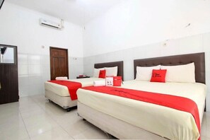 Desk, iron/ironing board, free WiFi - NIDA Rooms Seturan Raya Tugu Jogja at Setra House (Depok)