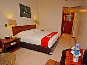 Minibar, Zimmersafe, Schreibtisch, Babybetten