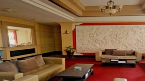 Lobby sitting area - NIDA Rooms Nagoya Garden Sentral at Hotel Seruni Internasional (Batam)