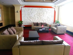 Flat-screen TV, fireplace