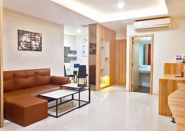 Flat-screen TV, fireplace