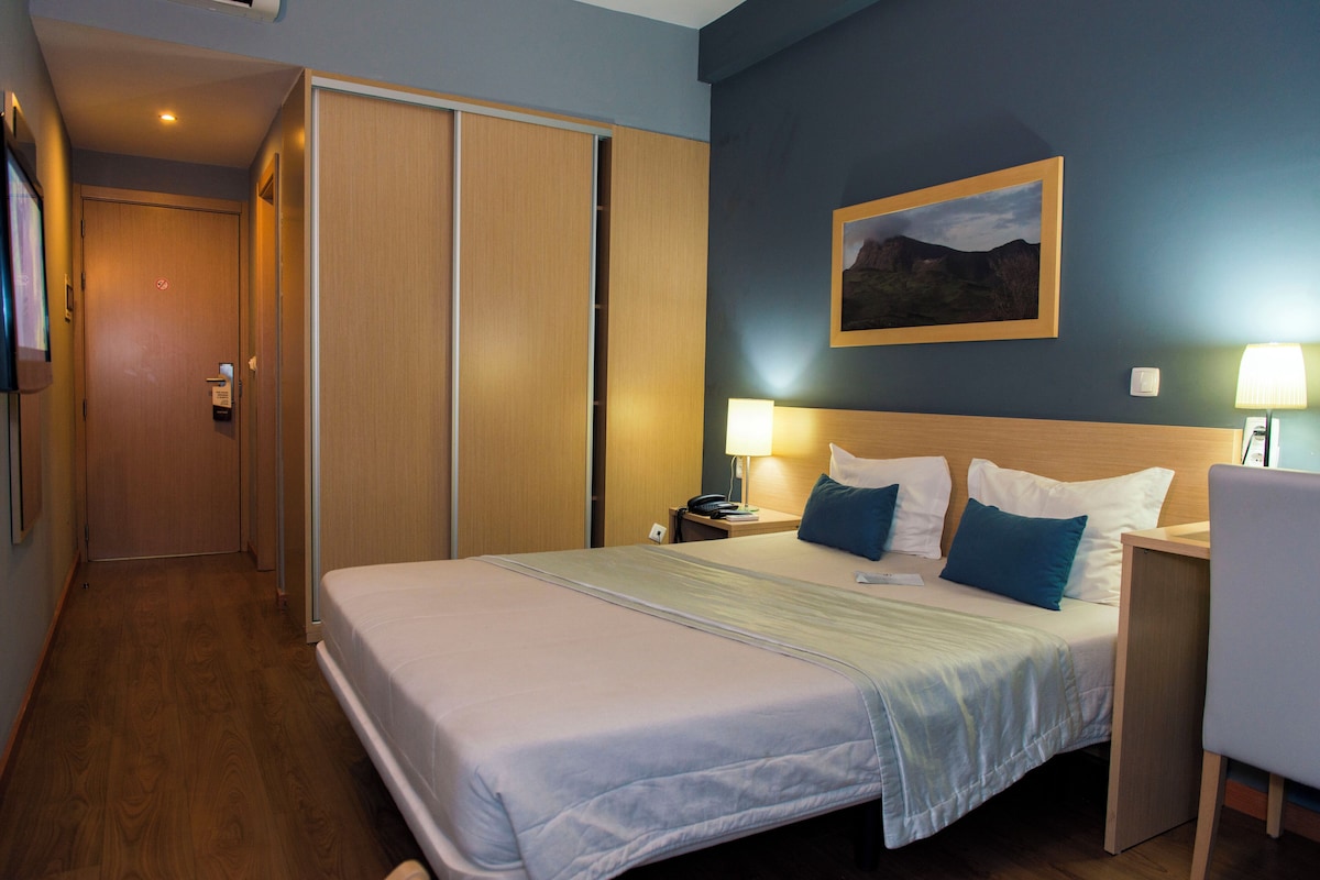 1 bedroom, minibar, desk, blackout drapes