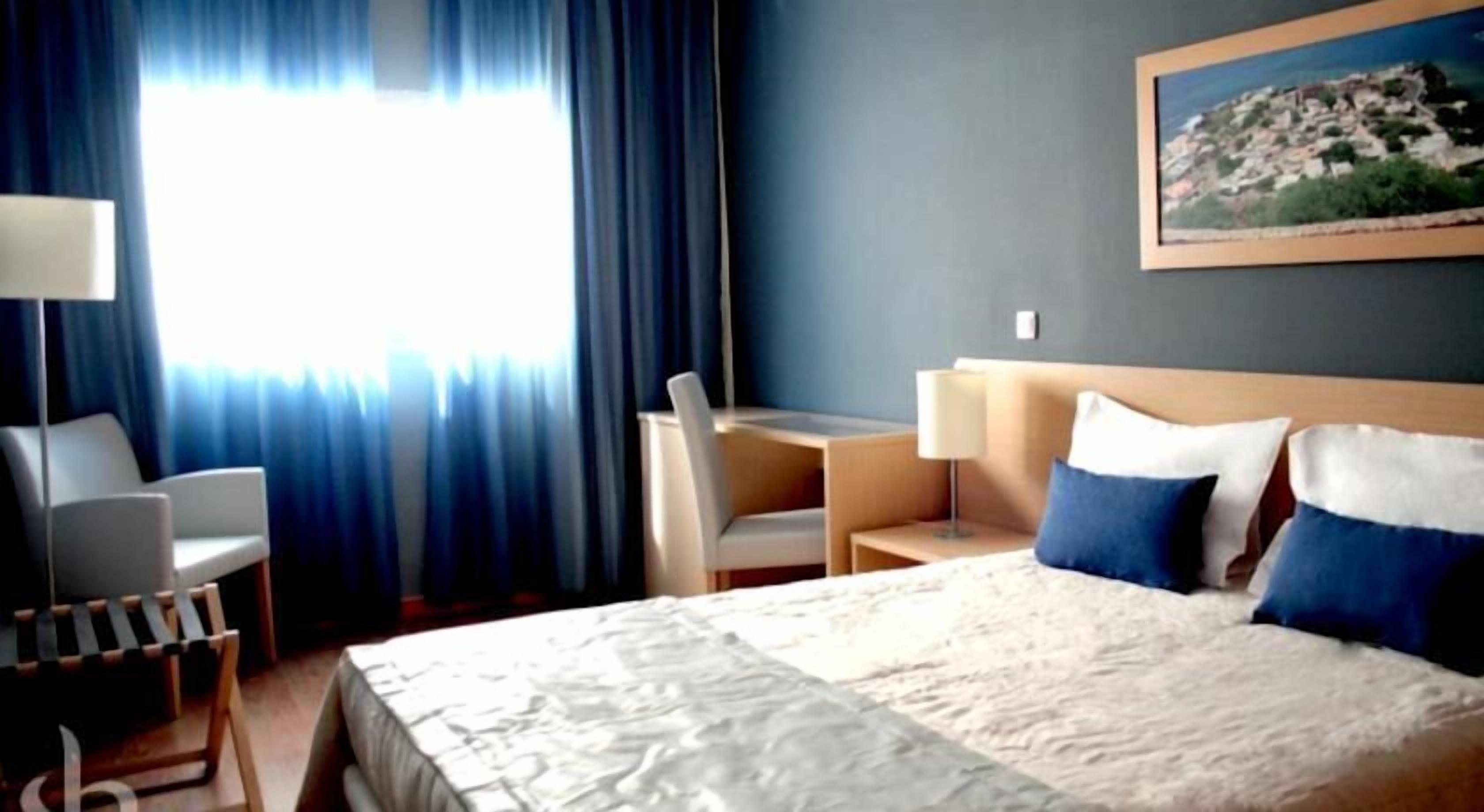 1 chambre, minibar, bureau, rideaux occultants