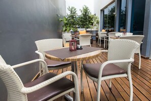 2 barer/lounger, bar i bassenget og bassengbar