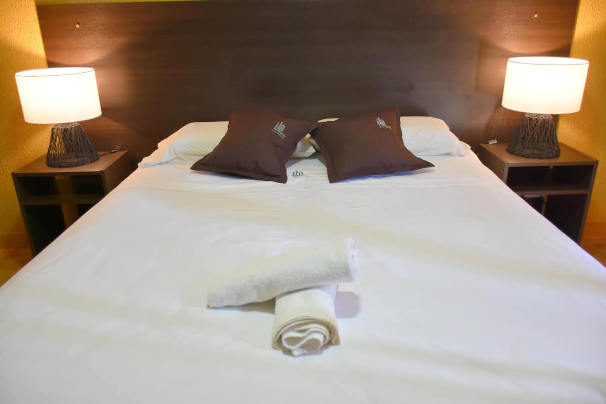 Minibar, cortinas blackout, wifi gratis y ropa de cama