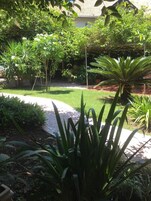 32–tuumainen LCD-televisio, jossa satelliittikanavat