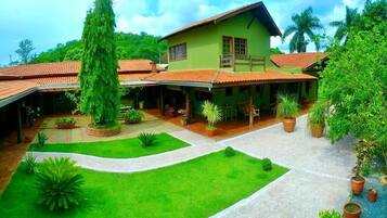Fachada da propriedade