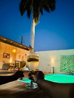 32–tuumainen LCD-televisio, jossa satelliittikanavat