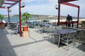 Breakfast, lunch, dinner served; international cuisine  - Boutique Hotel Pescador (Praia)