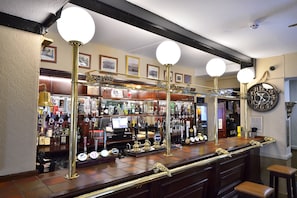 Bar (on property) - The Green Dragon (Wellington)