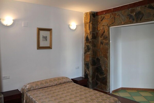 Double Room | Desk, free cots/infant beds, free WiFi, bed sheets - Leon Dormido Room & Apartments (Polop)