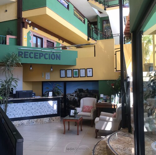 Leon Dormido Room & Apartments