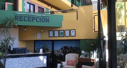 Leon Dormido Room & Apartments