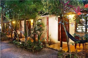 คลาสสิกเคบิน, วิวสวน, ติดสวน | ลานระเบียง/นอกชาน