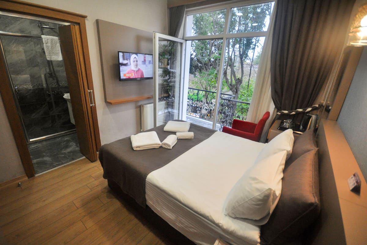 Ropa de cama de alta calidad y minibar 
