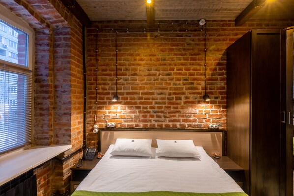 Habitación familiar | Ropa de cama de alta calidad y caja de seguridad en la habitación 