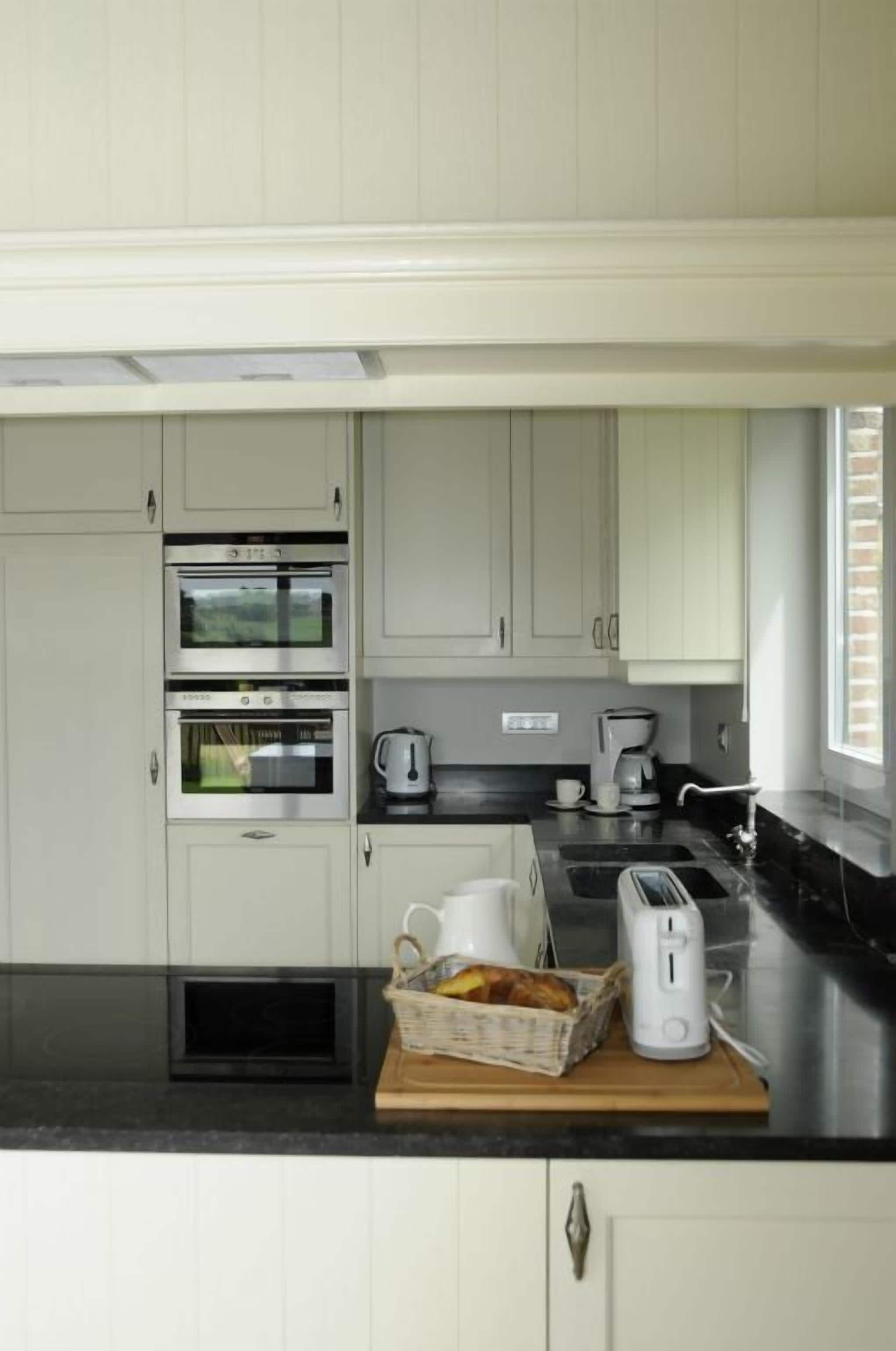 Rumah Comfort | Dapur pribadi | Oven, mesin pencuci piring, dan peralatan masak/sendok-piring