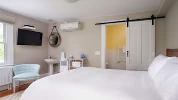 1 habitación, tabla de planchar con plancha, wifi gratis y ropa de cama