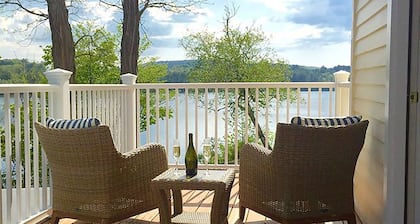 Lakehouse Inn