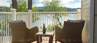 Lakehouse Inn