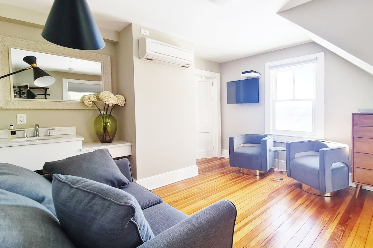 Suite Junior, 1 trÚs grand lit et 1 canapé-lit, vue lac | Coin séjour