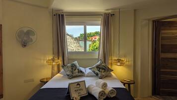 Premium bedding, desk, soundproofing, free WiFi