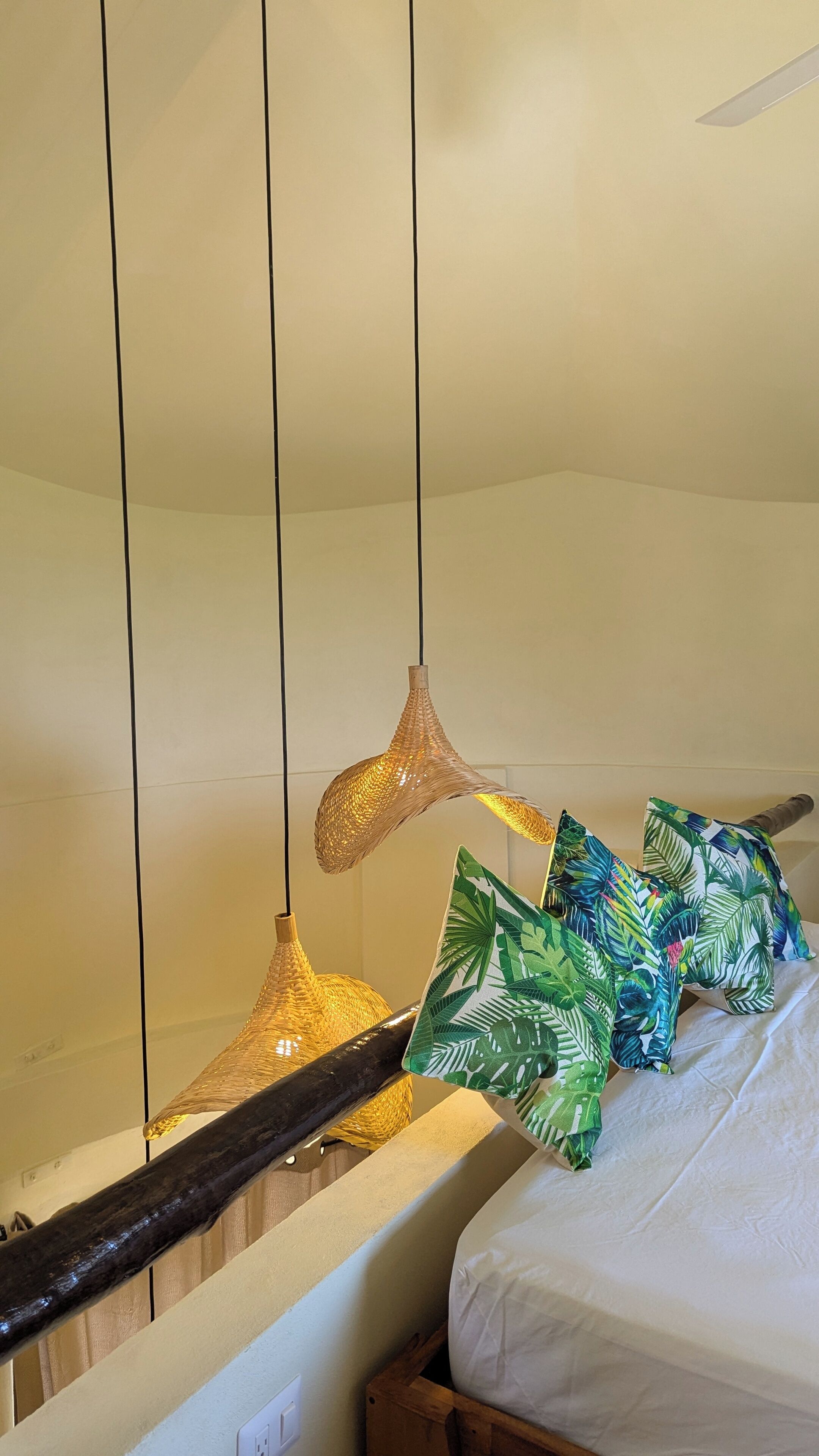 1 bedroom, premium bedding, desk, soundproofing