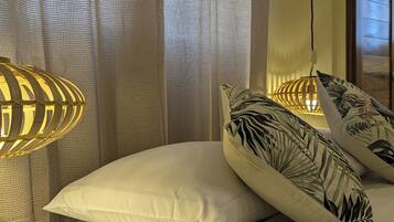 Ropa de cama de alta calidad, escritorio, sistema de insonorización