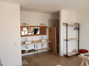 Luksusbungalow, 1 suuri parisänky | Pimennysverhot, ilmainen Wi-Fi, vuodevaatteet