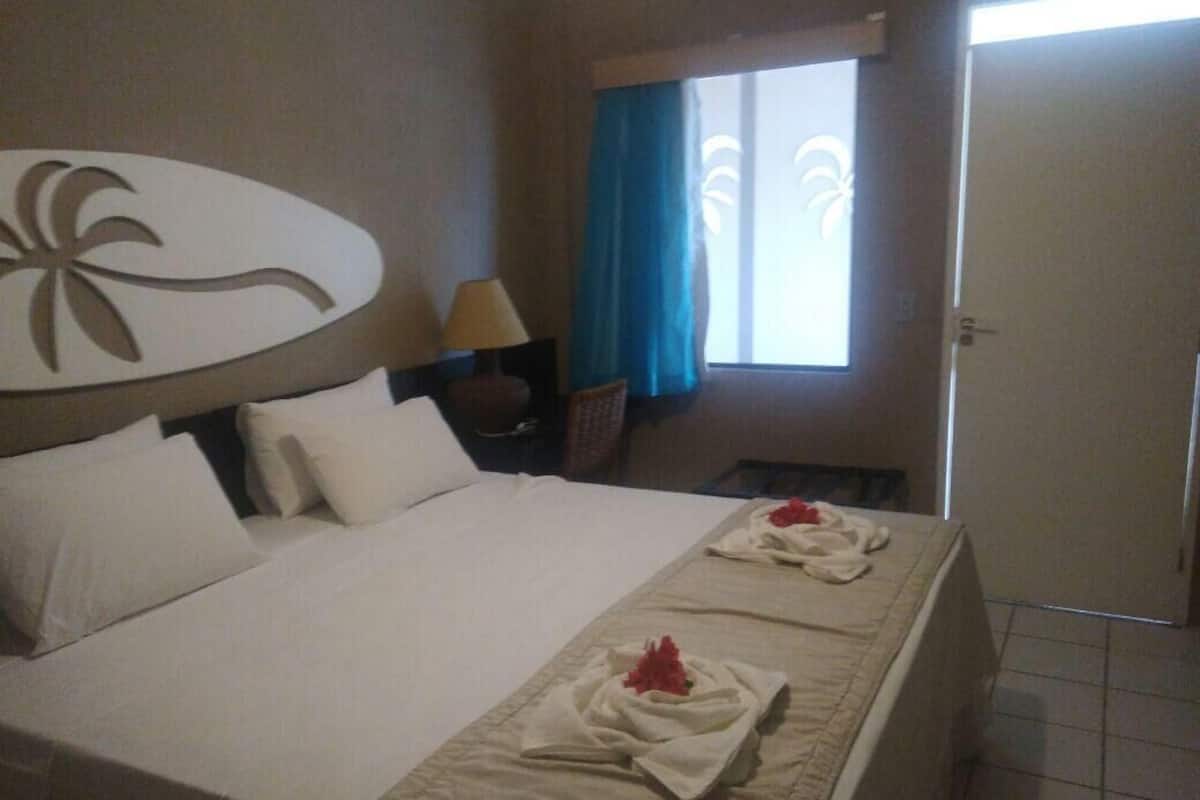 1 chambre, rideaux occultants, Wi-Fi gratuit, draps fournis