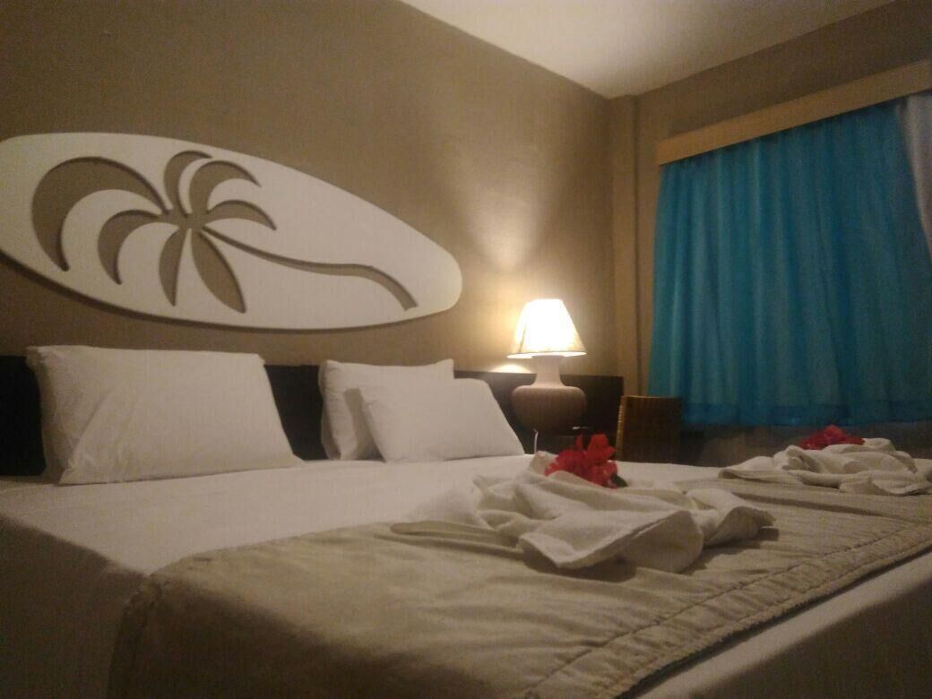 遮光窗帘、免费 WiFi、床单