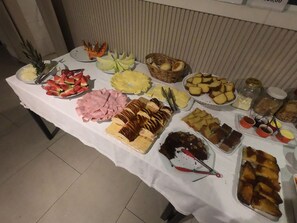 Petit déjeuner buffet (35 BRL par personne)