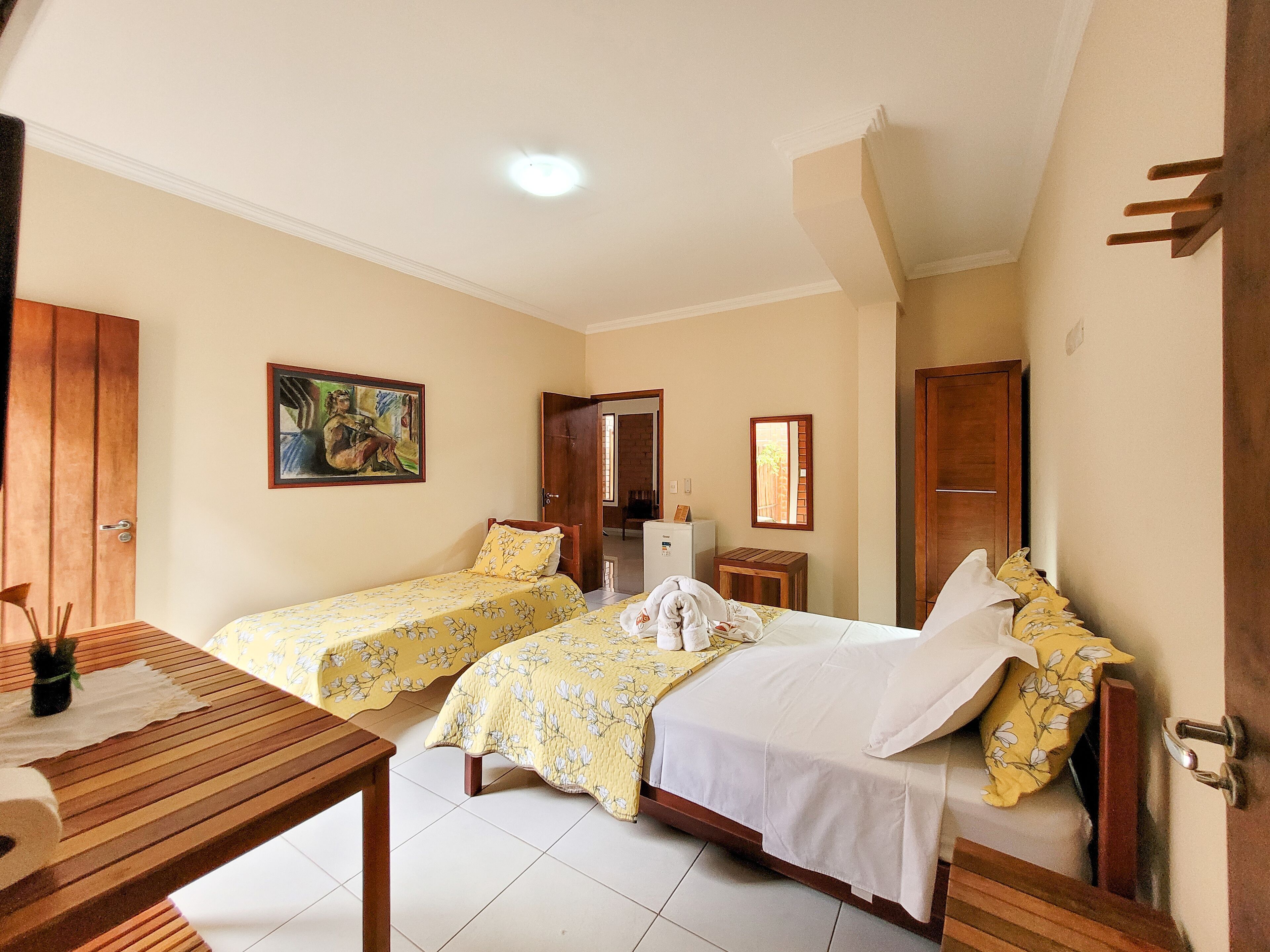 Minibar, free WiFi, bed sheets