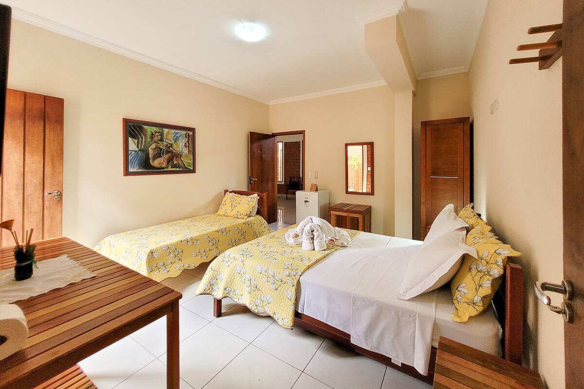 Minibar, free WiFi, bed sheets