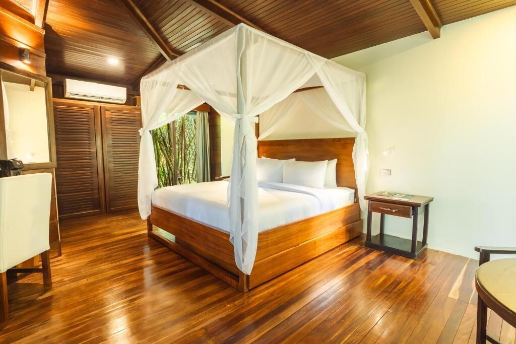 Rainforest Bungalow with King Bed | Premium bedding, down comforters, individually decorated, desk