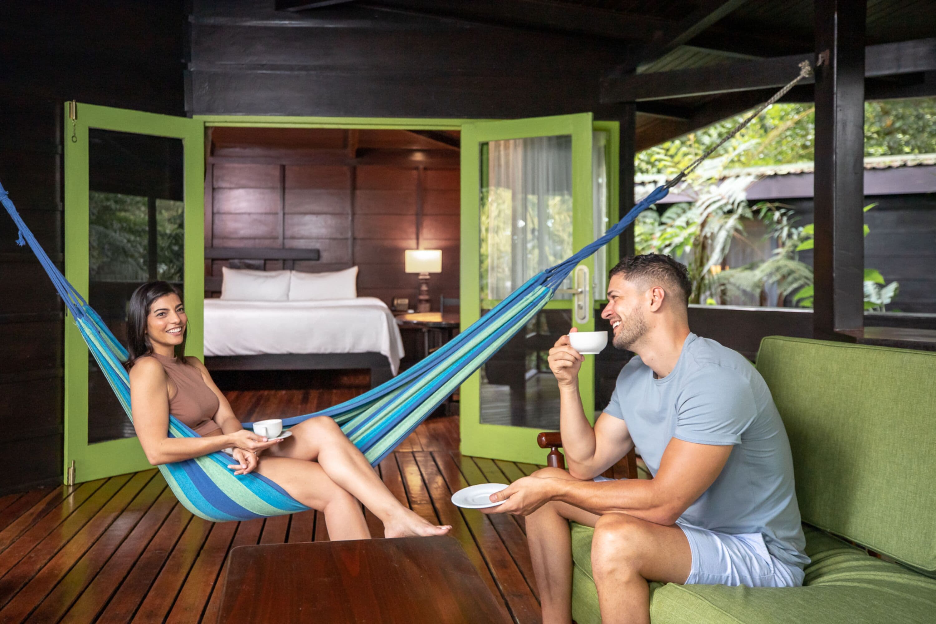 Rainforest Bungalow | 高档床上用品、羽绒被、特色装修、办公桌