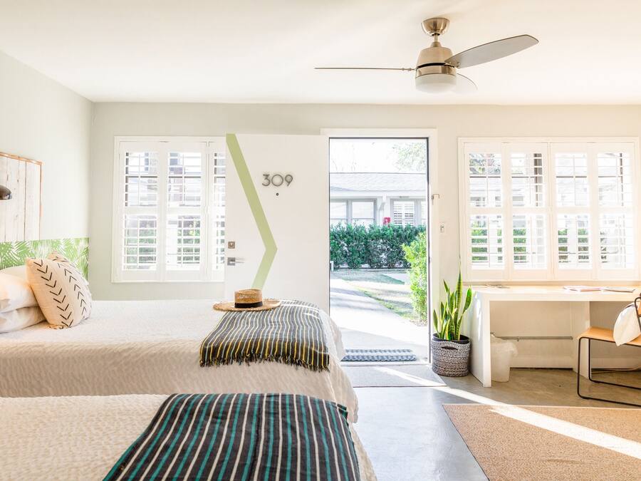 Rom – standard, 2 queensize-senger, ikke-røyk | Dundyner, minibar, strykejern/-brett og wi-fi