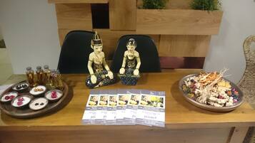 Body treatments, aromatherapy, massage/treatment rooms