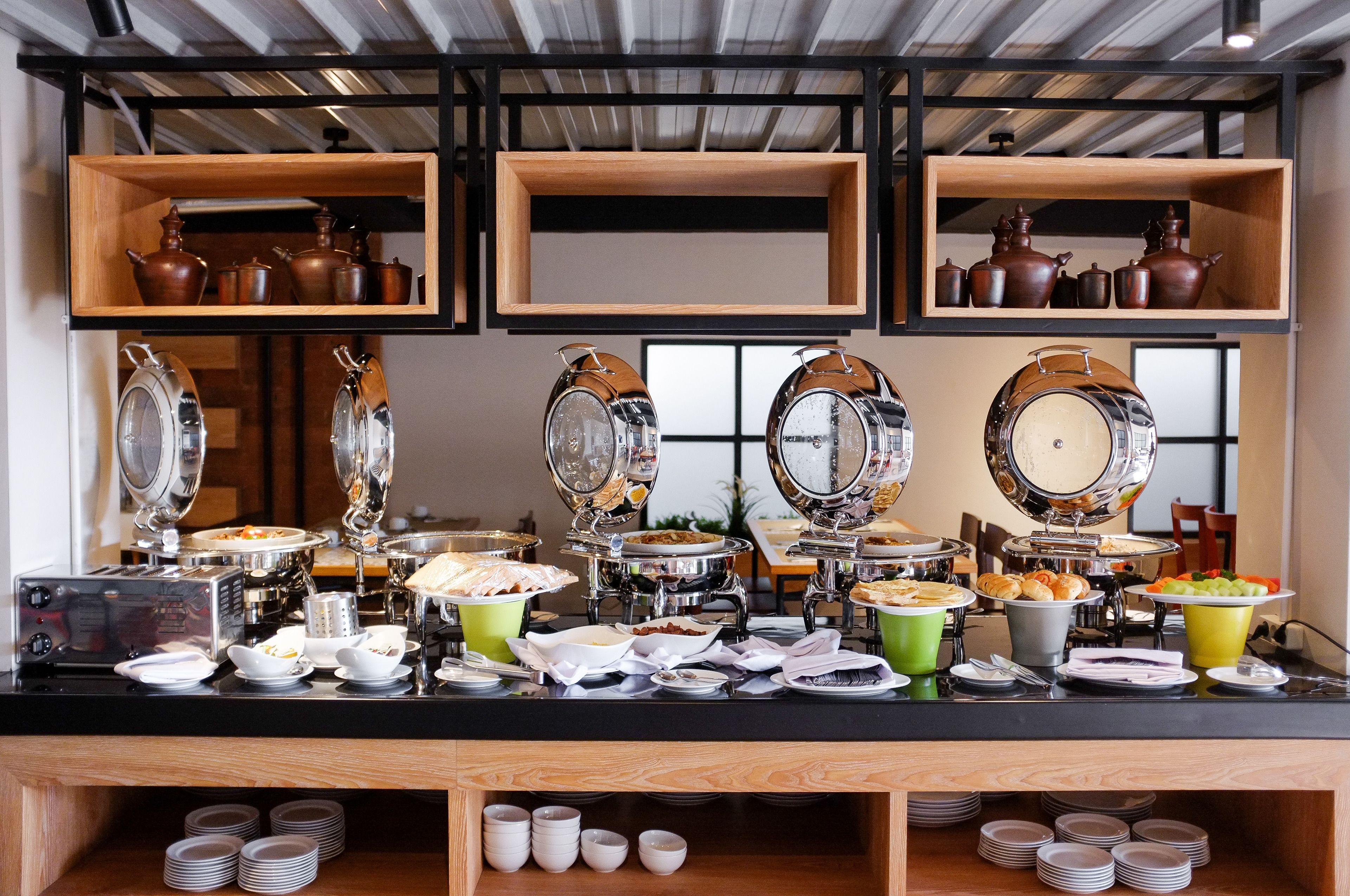 Breakfast, lunch, dinner served; international cuisine 