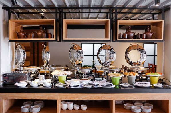 Breakfast, lunch, dinner served; international cuisine - Allstay Ecotel Yogyakarta (Depok)