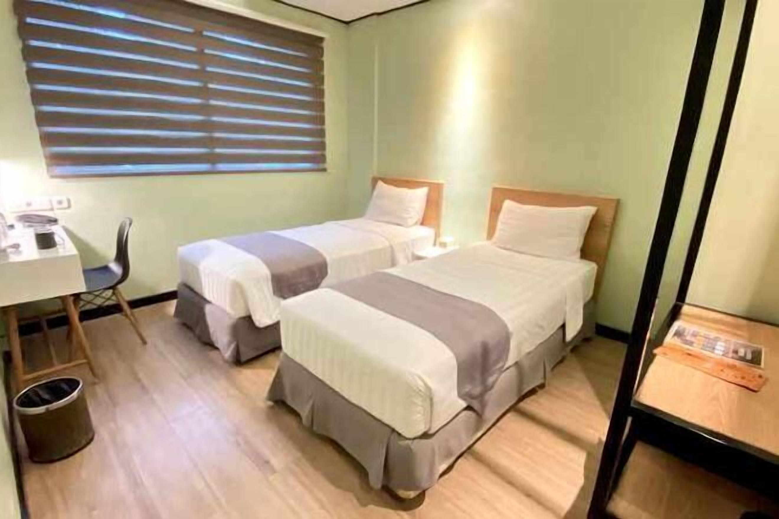 In-room safe, desk, soundproofing, free WiFi