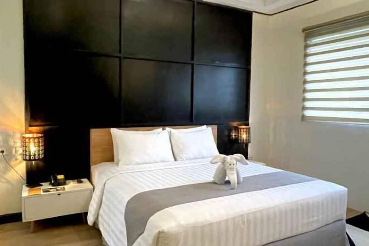 In-room safe, desk, soundproofing, free WiFi