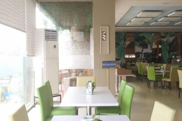 Restaurant - Zenith Hotel (Mandonga)