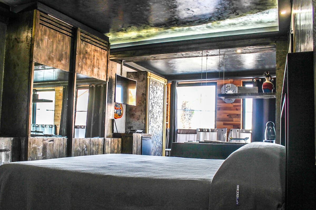 exclusive suite, city view, executive level | premium bedding, pillow-top beds, minibar, in-room safe